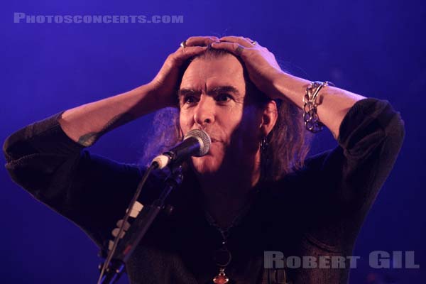 NEW MODEL ARMY - 2013-12-19 - PARIS - Divan du Monde - Justin Edward Sullivan